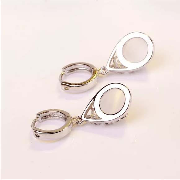 New Delicate Women’s 925 Silver Grils Earrings - Picture 4 of 4